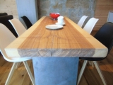 DAS ist mal ein Tisch! Naturholz, wie gewachsen, aus unserer eigenen Schreinerei